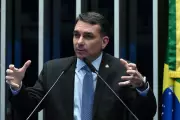 Flávio Bolsonaro busca ampliar base política para além do bolsonarismo