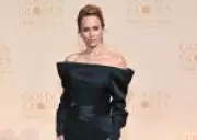 Golden Globe Gala no Brasil: Preto Reina com Elegância e Fendas Estratégicas