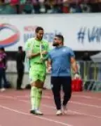 Goleiro do Bahia sofre fratura no braço durante partida do Brasileirão