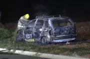 Homem carbonizado é encontrado em carro incendiado em Ponta Grossa; segurança preso