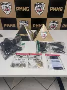 Homem denuncia tiroteio e é preso com arsenal escondido em casa em Governador Valadares