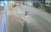 Homem em situação de rua é brutalmente espancado por quatro jovens em Salvador