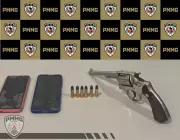 Homem é preso após agredir companheira e se esconder em vão de teto em Ubá