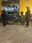 Homem é preso com moto furtada após transitar na contramão em Barra Mansa