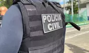 Homem é preso em flagrante por posse ilegal de arma e três mandados de prisão são cumpridos em Serrinha