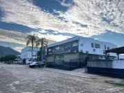 Homem é preso por tentativa de feminicídio após colidir carro contra moto de ex-companheira em Caraguatatuba