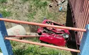 Idoso de 79 anos morre após carro cair em córrego em Alpinópolis, Minas Gerais