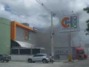 Incêndio atinge depósito de loja de utilidades em Caruaru; bombeiros atuam no local