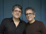 Irmãos Adnet lançam álbum 'Falso antigo' com homenagem ao samba clássico