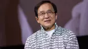 Jackie Chan decide doar fortuna de US$ 400 milhões para caridade, excluindo filho da herança