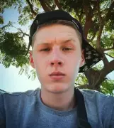 Jovem de 21 anos morre após caminhão bater em árvore em acidente no Oeste de Santa Catarina