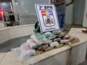 Jovem presa com drogas em Santarém retoca maquiagem na delegacia antes da cela