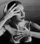 Julia Vargas lança álbum 'D'água' após sete anos de espera, com participações especiais