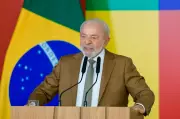 Lula pede redução do ICMS sobre combustíveis para conter impactos da guerra