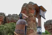 Maior museu da América Latina leva arte contemporânea a parque geológico no Paraná