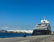 Megaiate de luxo Scenic Eclipse com helicópteros e submarino passa pelo Rio de Janeiro