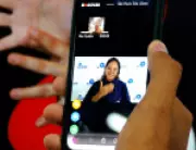 Metrô de São Paulo lança serviço de intérpretes de Libras por videochamada em 63 estações