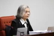 Ministra Cármen Lúcia alerta sobre 'poder violento' contra mulheres no Brasil