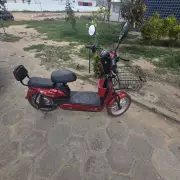 Moradores detêm homem após furto de moto elétrica em Boa Vista; suspeito ficou ferido