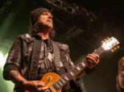 Morre Phil Campbell, ex-guitarrista do Motörhead, aos 64 anos após longa batalha