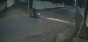 Motociclista de aplicativo cai em emboscada e é rendido por dupla armada em Uberlândia