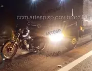 Motociclista morre após colidir com caminhão e ser atropelado por carreta em Gália