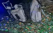 Motorista alcoolizado perde controle e tomba carreta com cerveja na MG-050 em São Sebastião do Paraíso