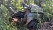 Motorista fica ferido após carro sair da pista e bater em árvore na MG-188 em Unaí