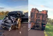 Motorista fica preso às ferragens após carro colidir com caminhão na BR-060 em Mato Grosso do Sul