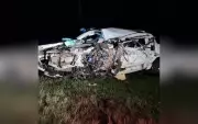 Motorista morre após colisão frontal entre caminhonete e carreta na SP-270 em Paranapanema