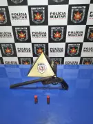 Motorista preso com escopeta artesanal e carro adulterado em Buritizeiro