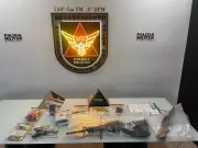 Motorista é preso com fuzil e arsenal de armas em Governador Valadares após denúncia