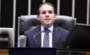 Motta mantém calendário otimista para PEC do fim da escala 6×1, ignorando oposição e lobby empresarial