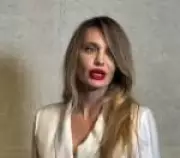 Mudança na aparência de Angelina Jolie gera repercussão em evento na China