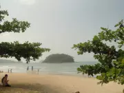 Mulher morre afogada na Praia do Sapê, em Ubatuba, após resgate por surfista