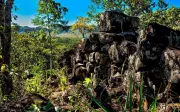 Muralha de 15 km no Cerrado: mistério de pedras vulcânicas e 'óleo de baleia' em Goiás