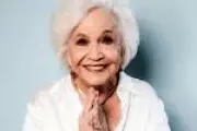 Nathália Timberg, aos 96 anos, é homenageada em evento emocionante no Rio de Janeiro