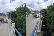 Ônibus escolar se solta de guincho, atropela ciclista e danifica ponte em Juquiá