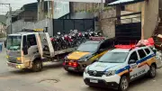 Oito motos apreendidas após adolescentes fazerem manobras perigosas em Manhuaçu