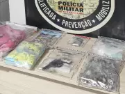 Operação da PM apreende 422 pinos de cocaína, arma e prende jovem em Governador Valadares