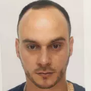 Pai e filho são absolvidos por júri popular no assassinato de artista francês em Paraty