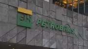 Petrobras anuncia alta de 55% no querosene de aviação a partir de abril, pressionando setor aéreo