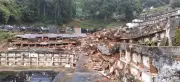 Petrópolis convoca famílias para definir destino de restos mortais após deslizamento em cemitério