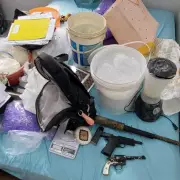 PM apreende armas e prende dois suspeitos em casa usada para drogas em Limeira