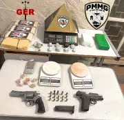 PM apreende drogas, armas e prende dois homens após perseguição em Montes Claros