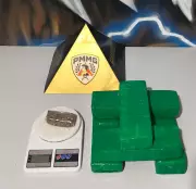 Polícia apreende barras de maconha em casa abandonada em Ipatinga após denúncia