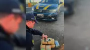 PRF apreende 10 barras de skank e dry na BR-365 em Uberlândia; dois suspeitos presos