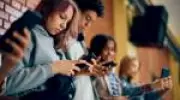 Relatório Mundial da Felicidade alerta: excesso de redes sociais prejudica adolescentes