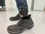 Senado aprova PL para monitorar agressores com tornozeleira e IA; texto vai à Câmara