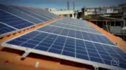 Superoferta de energia solar sobrecarrega sistema elétrico e força desligamento de usinas no Brasil